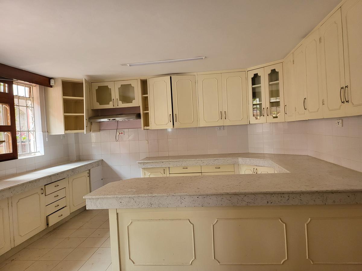 4 Bed House with En Suite in Runda - 4