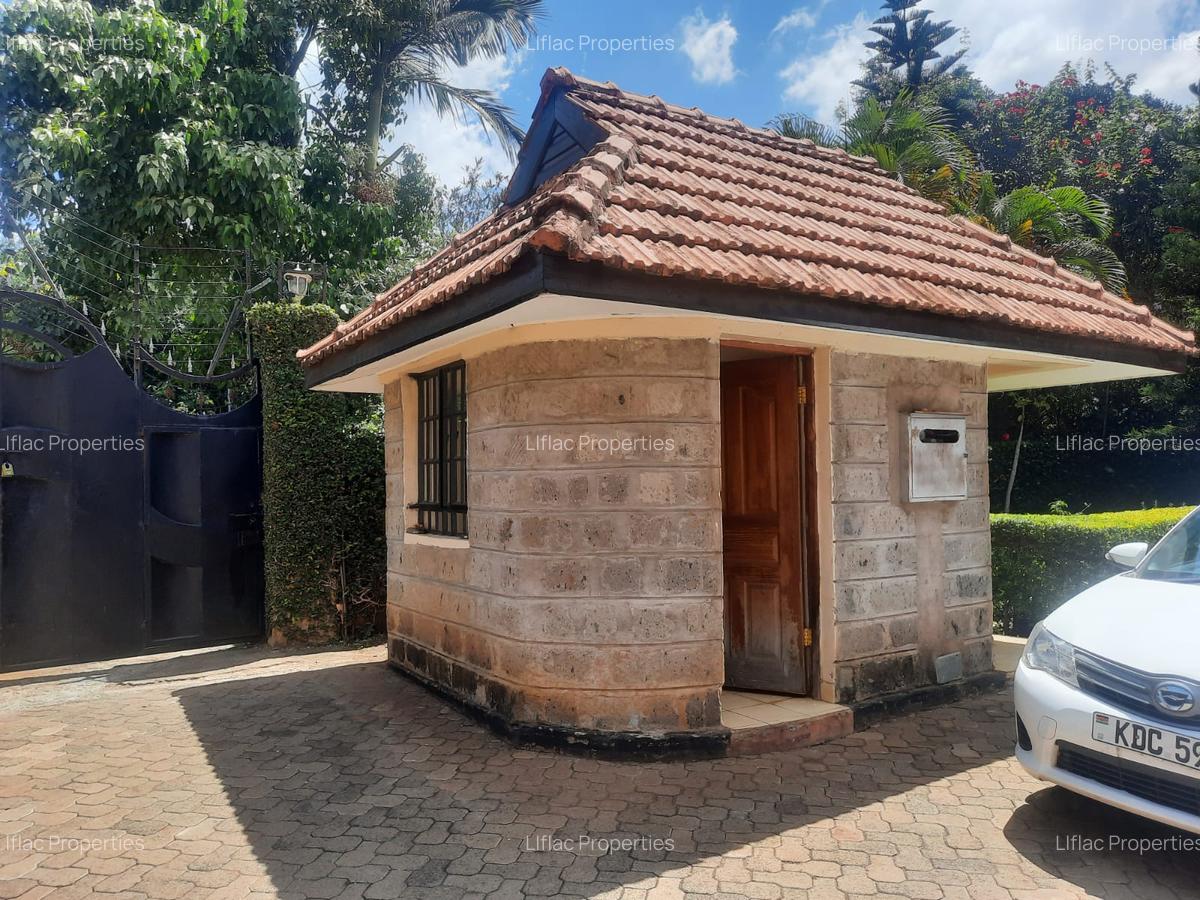 5 Bed House with En Suite in Runda - 12