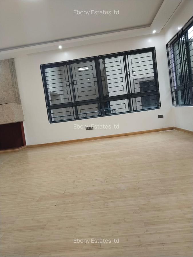 5 Bed Townhouse with En Suite in Lavington - 3