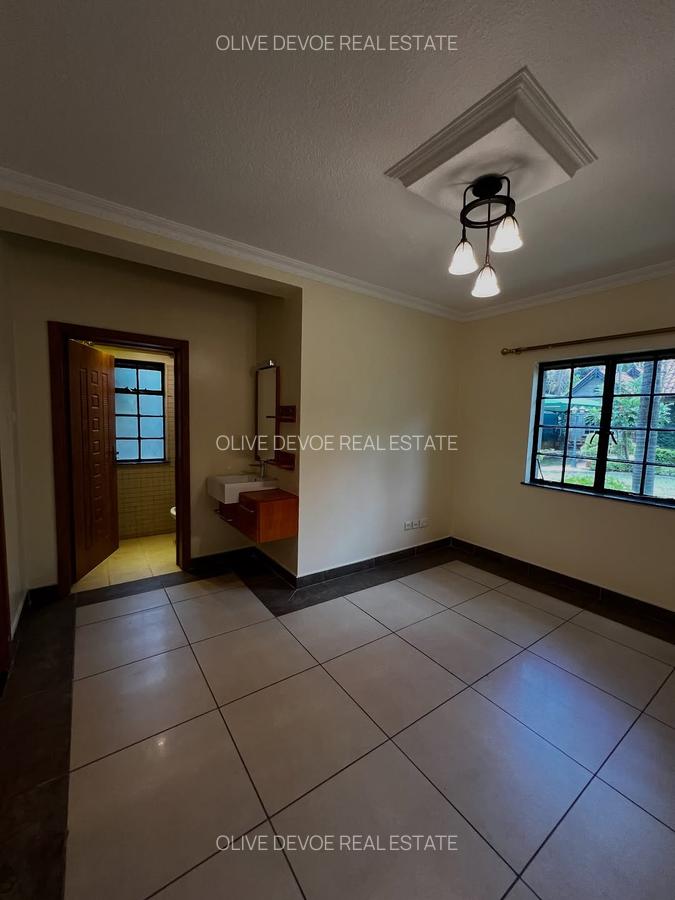4 Bed Townhouse with En Suite in Lavington - 5