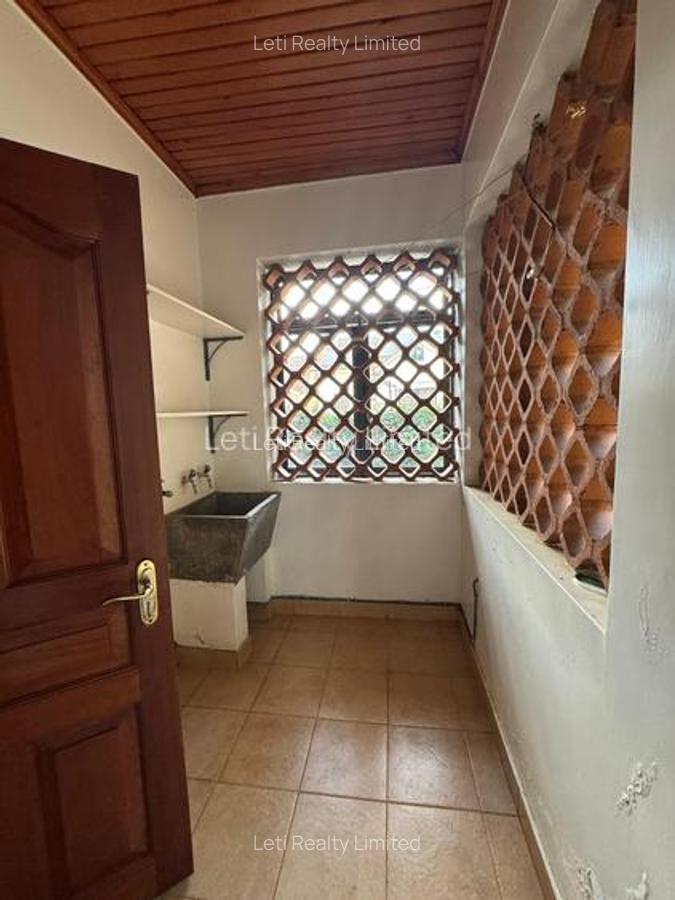 5 Bed Townhouse with En Suite in Lavington - 6