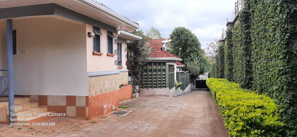 3 Bed House with En Suite at Nyari - 3