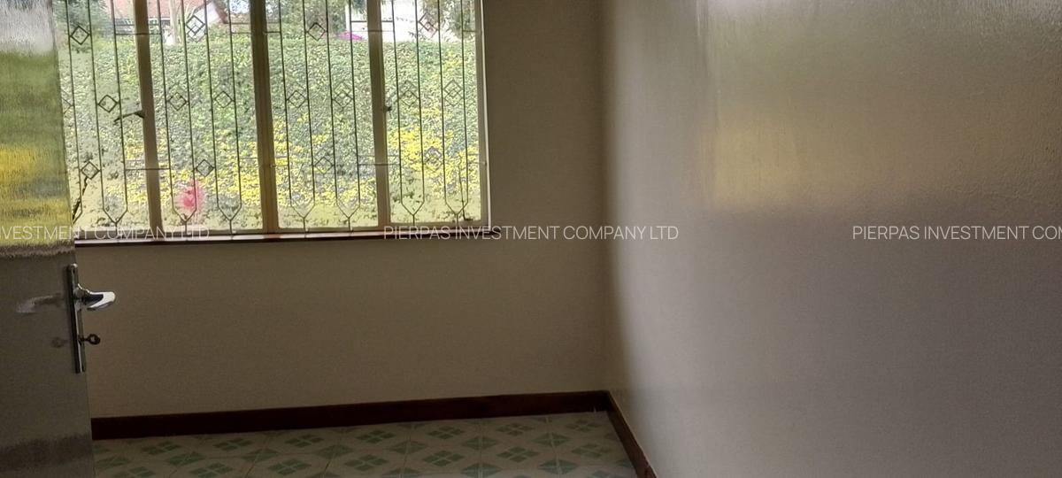 4 Bed Townhouse with En Suite in Garden Estate - 10