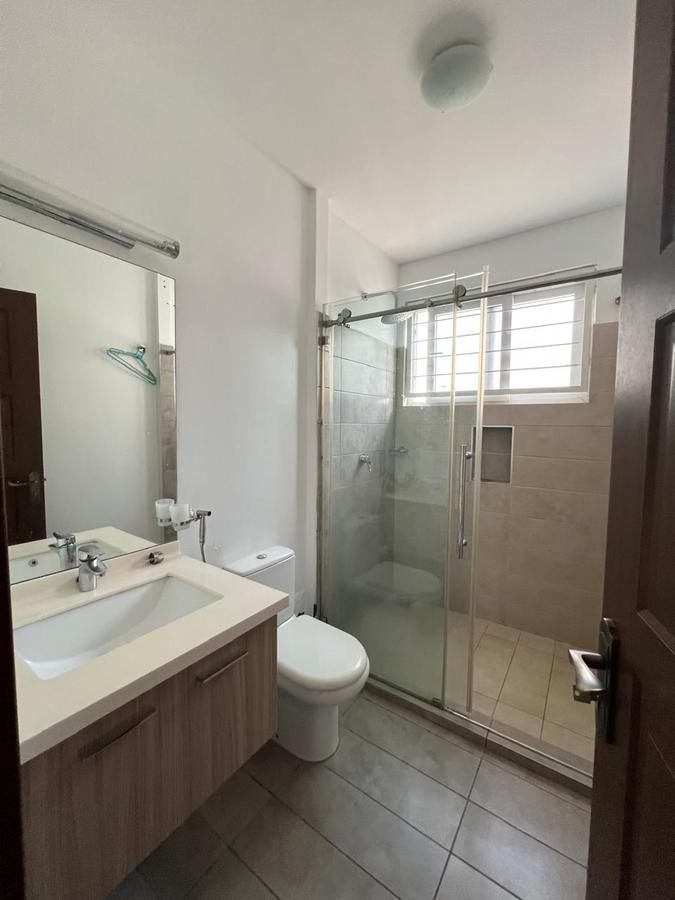 5 Bed Townhouse with En Suite in Lavington - 3