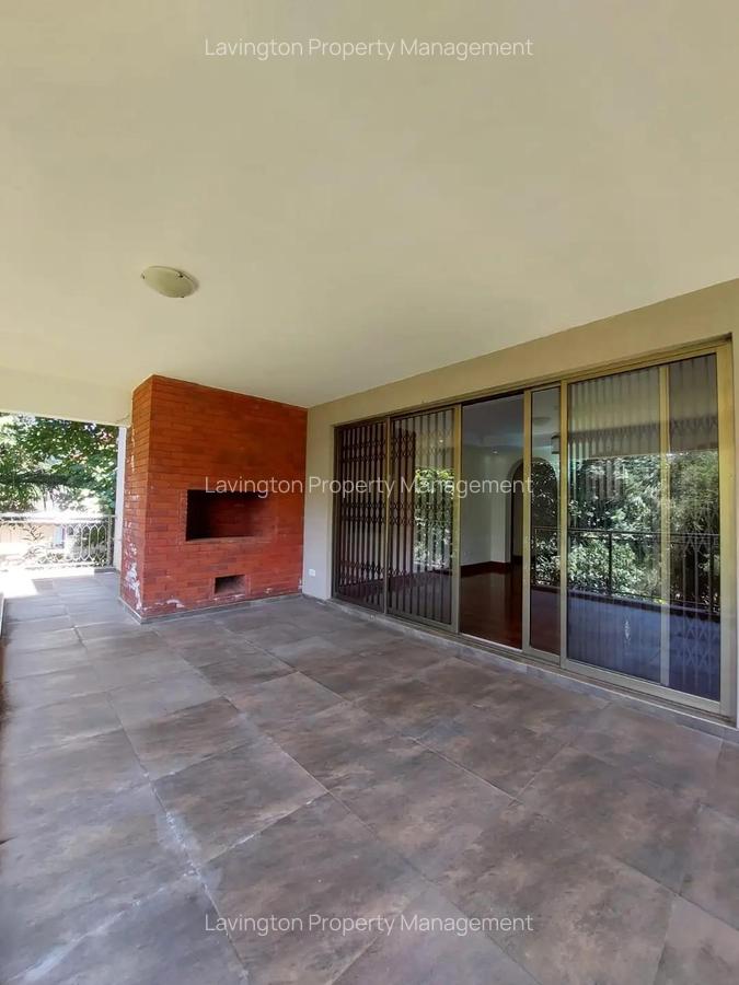 5 Bed House with En Suite at Lavington Green - 2