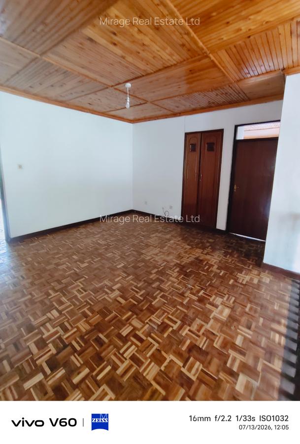 6 Bed House with En Suite in Nyari - 11