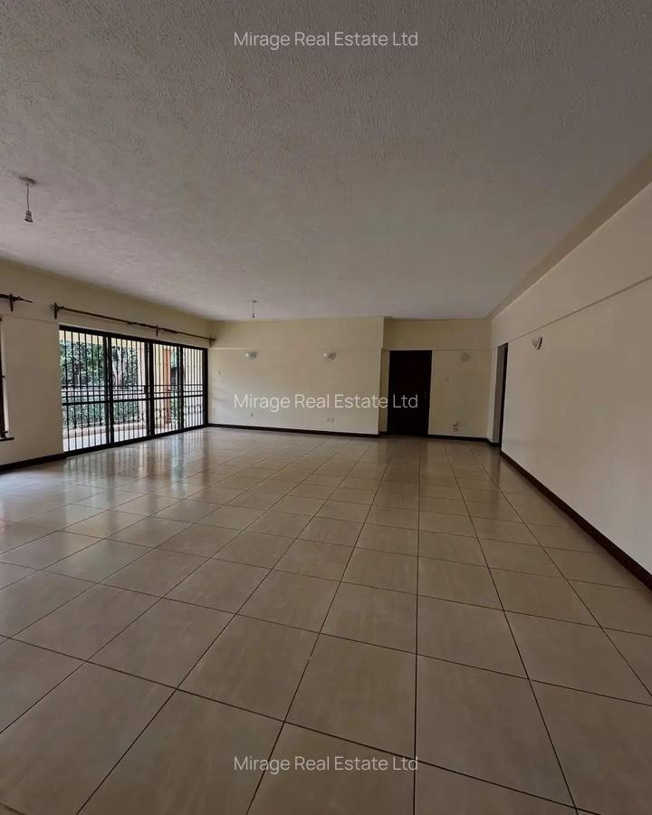 4 Bed Apartment with En Suite in Brookside - 10