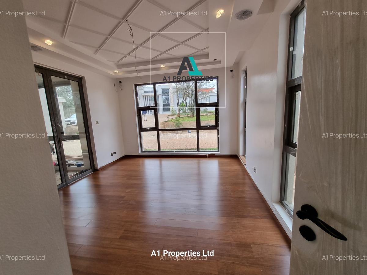 5 Bed Townhouse with En Suite in Karen - 3