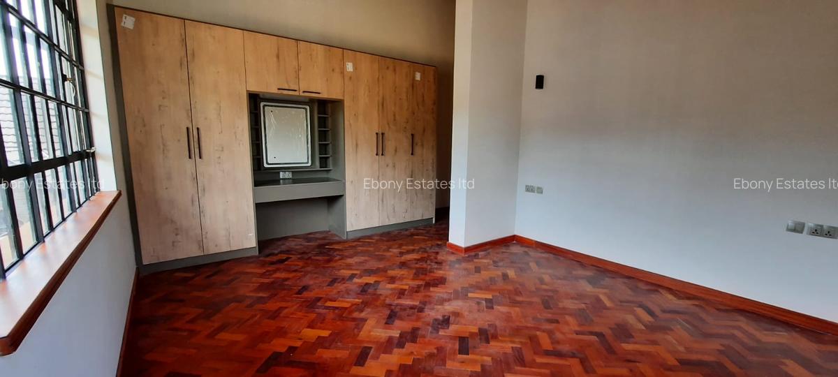 5 Bed Townhouse with En Suite in Lavington - 17