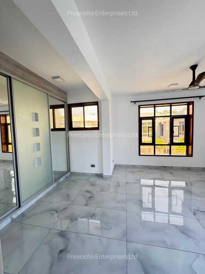 4 Bed Townhouse with En Suite at Nyali - 11