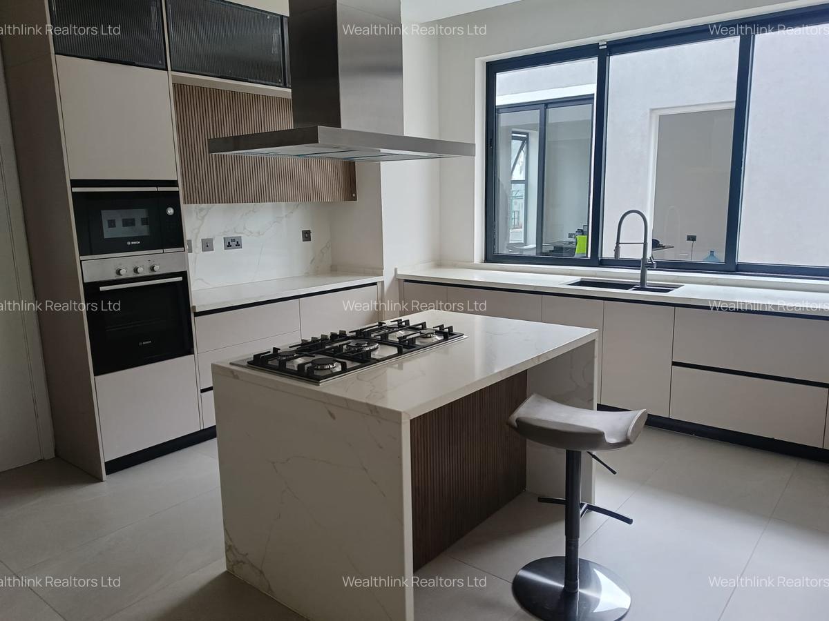 5 Bed Townhouse with En Suite at Runda - 10
