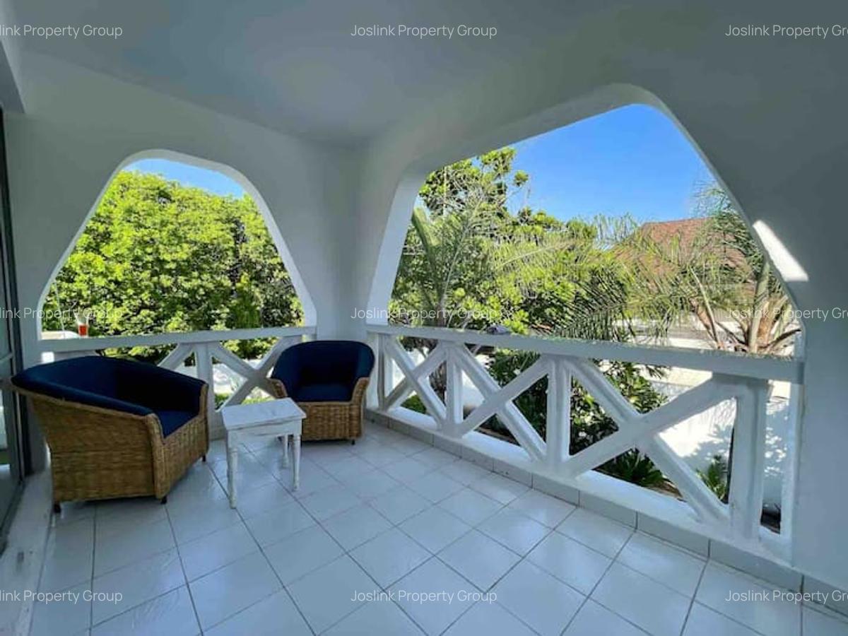 Furnished 5 Bed Apartment with En Suite at Greenwood Drive - 6