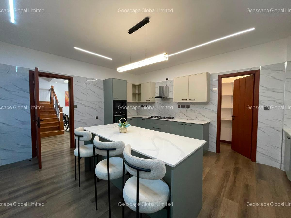 5 Bed Apartment with En Suite in Parklands - 2