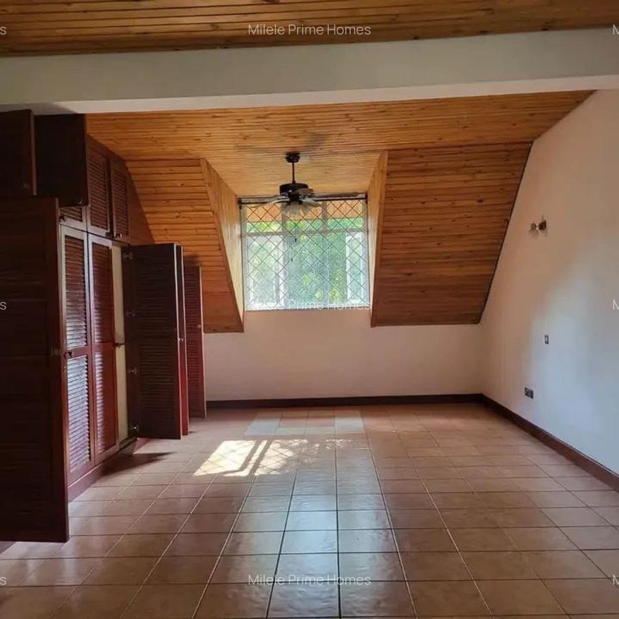 5 Bed Townhouse with En Suite at Rosslyn Lone Tree - 14