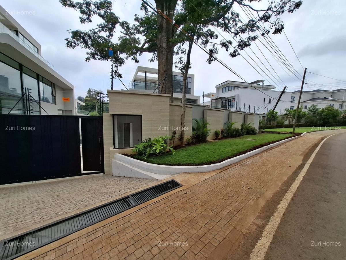 6 Bed Townhouse with En Suite in Lavington - 2