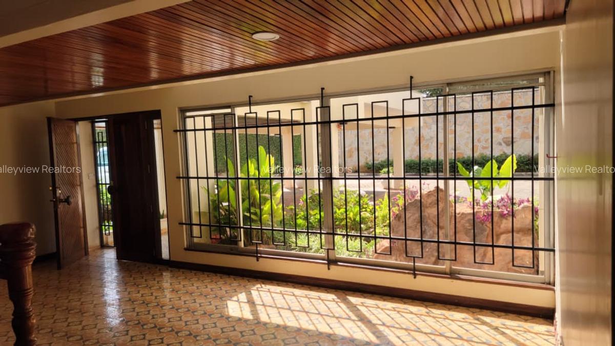 2,120 ft² Office with Service Charge Included at Lavington - 20