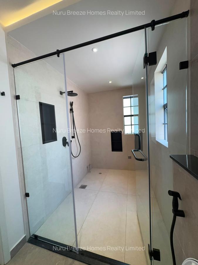 4 Bed Townhouse with En Suite in General Mathenge - 19