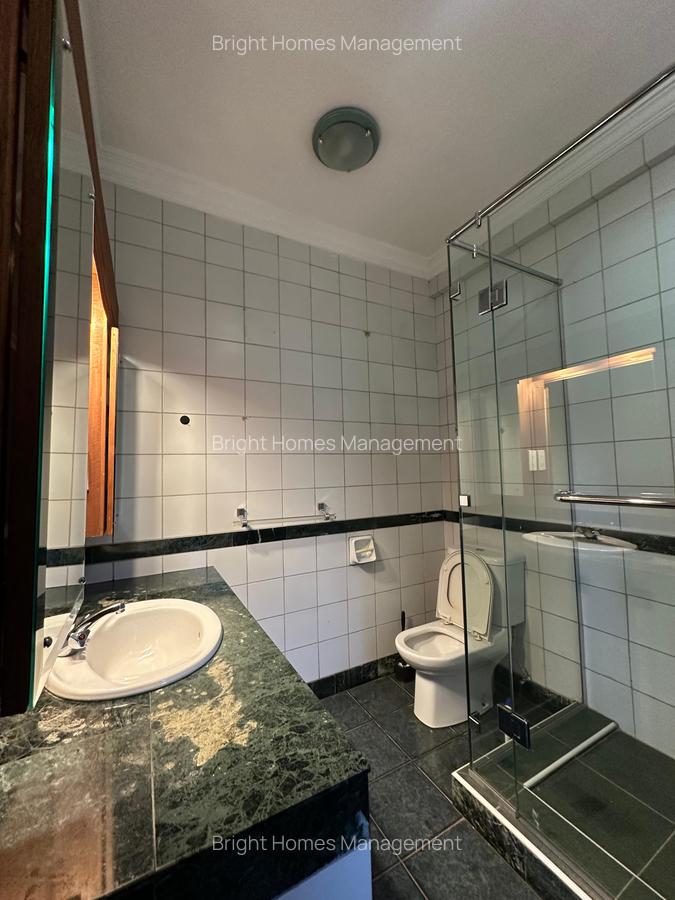 5 Bed House with En Suite in Runda - 11