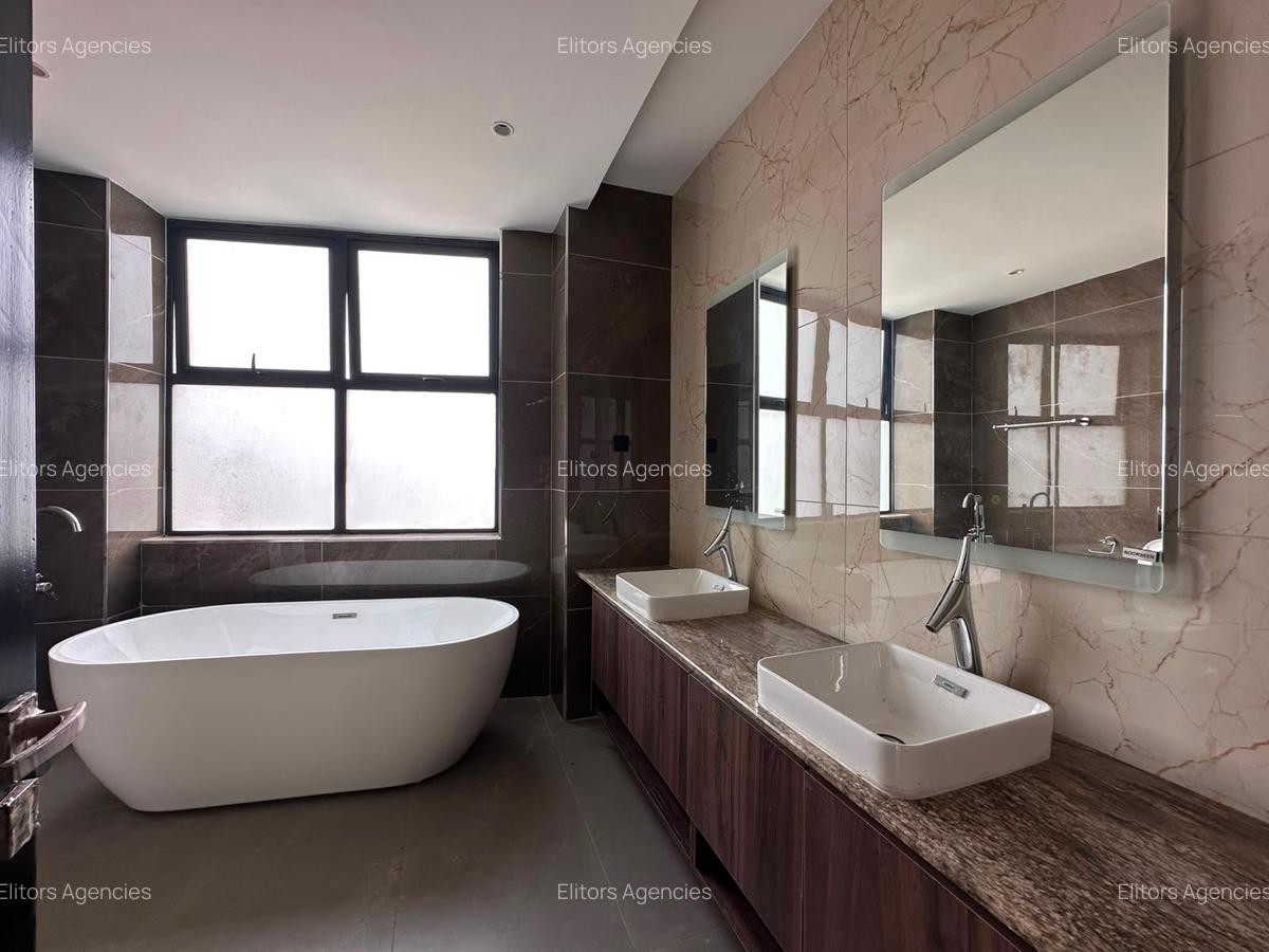 3 Bed Apartment with En Suite at Riverside Drive - 16