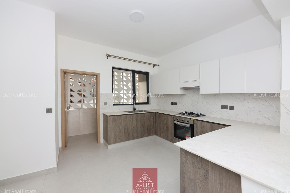 3 Bed Apartment with En Suite at Brookside Drive - 2