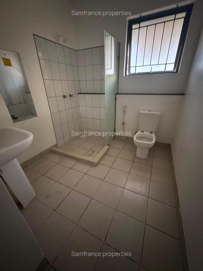 3 Bed Apartment with Borehole at Links Road - 5