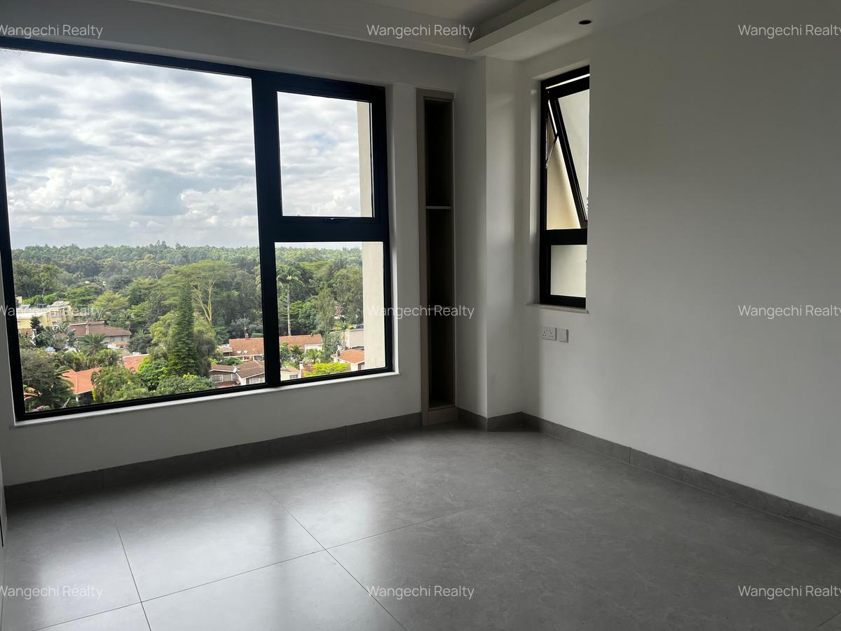 4 Bed Apartment with En Suite at Riverside Drive - 11