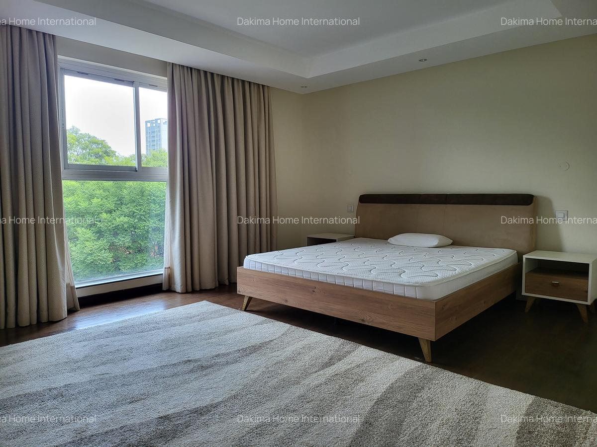 Furnished 3 Bed Apartment with En Suite in Riverside - 16
