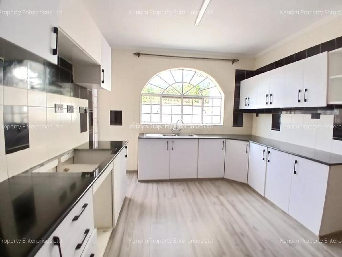 4 Bed Townhouse with En Suite in Lavington - 2