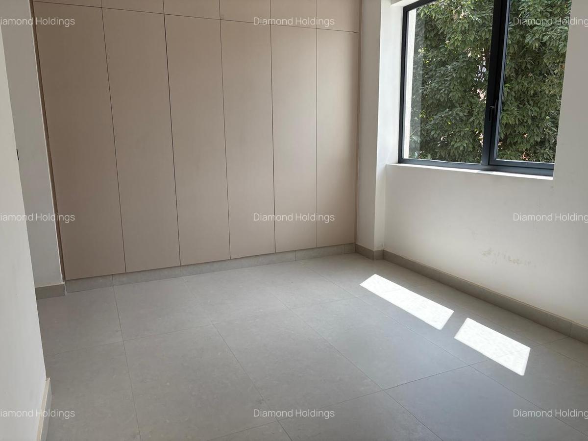 2 Bed Apartment with En Suite in Brookside - 2