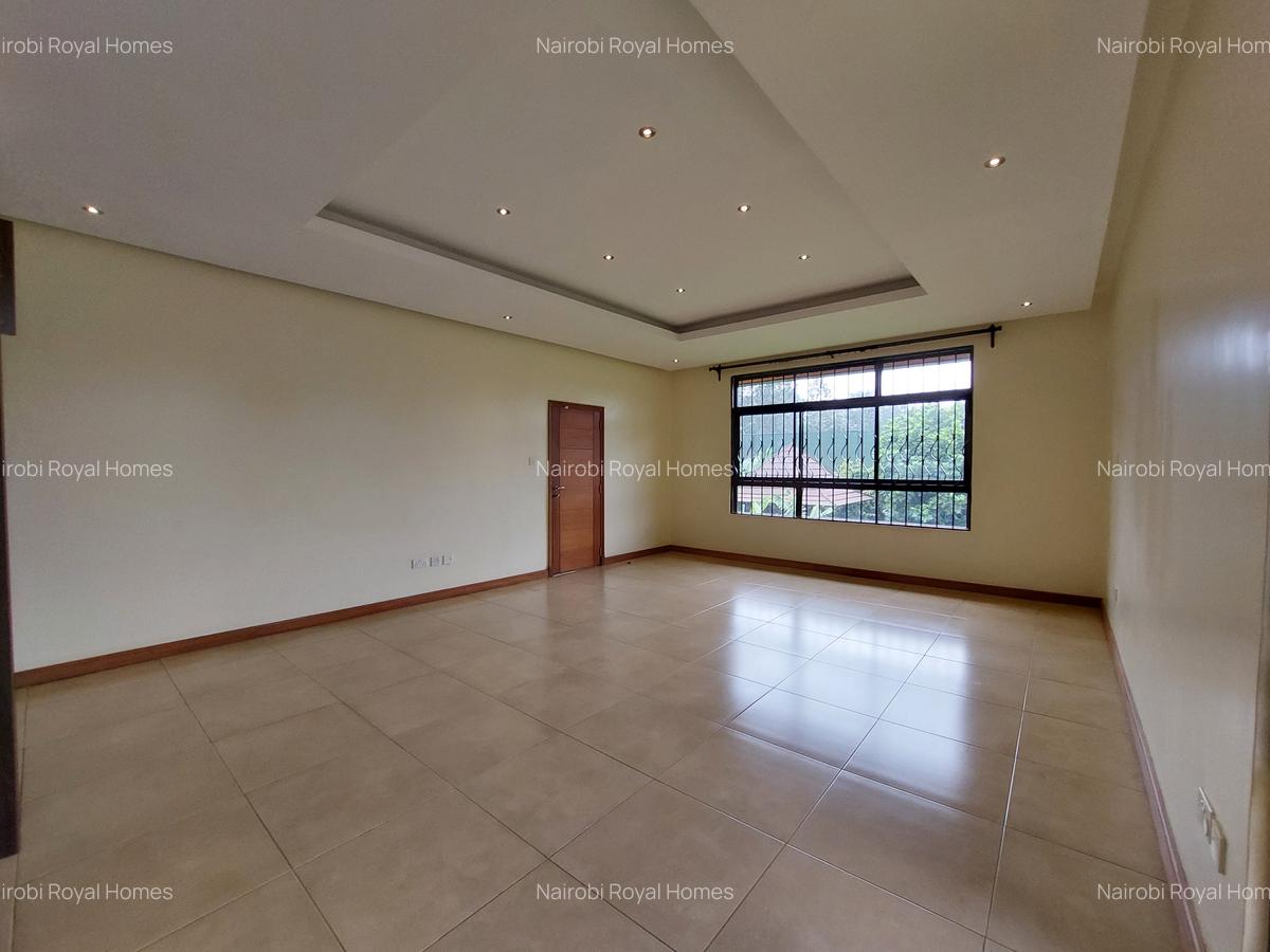 5 Bed Townhouse with En Suite at Runda Mumwe - 9