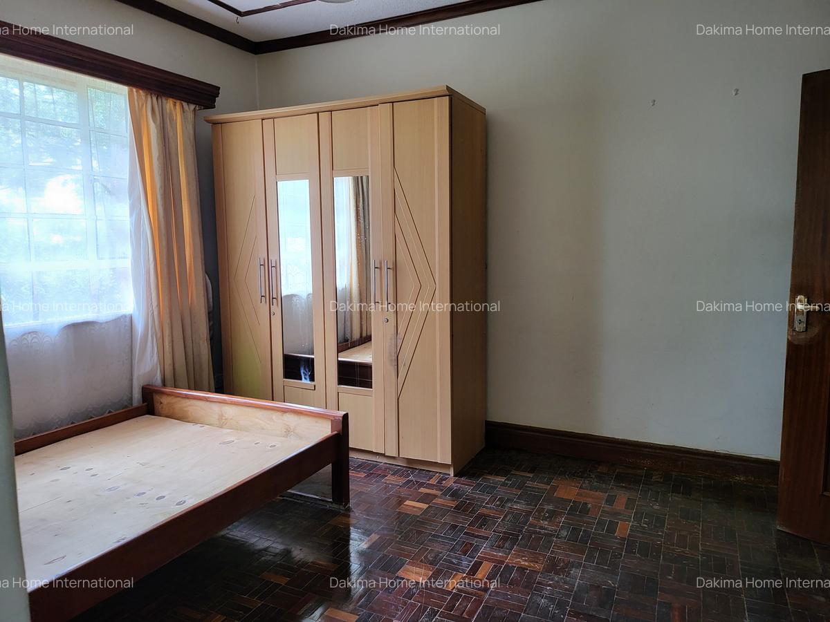 5 Bed House with En Suite in Runda - 13