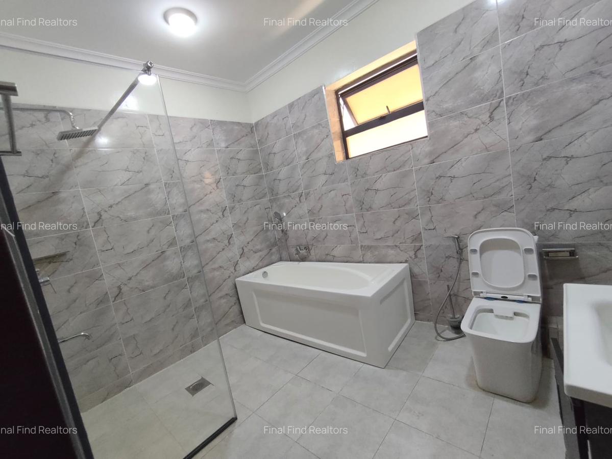 4 Bed Apartment with En Suite in Parklands - 18