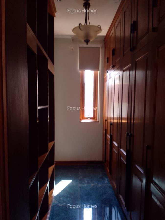 6 Bed Townhouse with En Suite in Lavington - 11