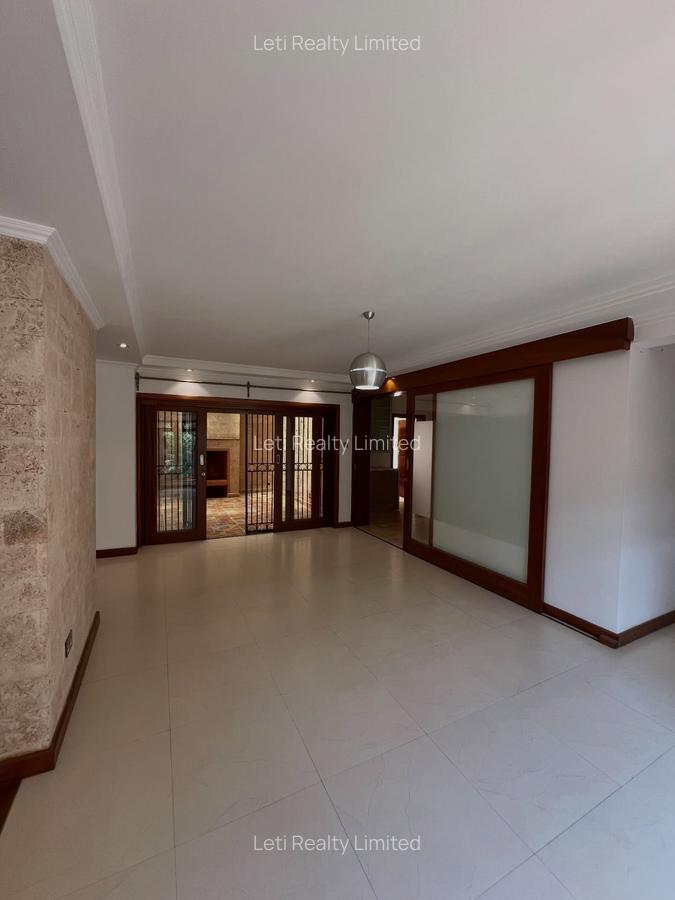 5 Bed Townhouse with En Suite in Lavington - 3