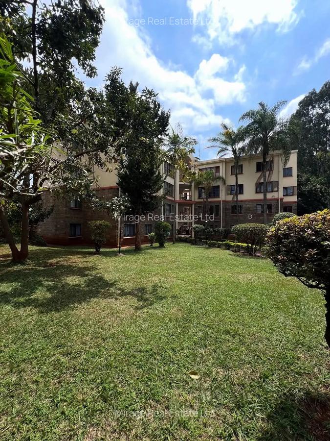 3 Bed Apartment with Parking in Dennis Pritt - 1