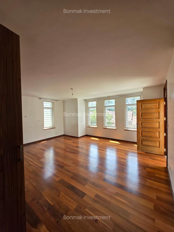 5 Bed Townhouse with En Suite at Lavington Green - 12