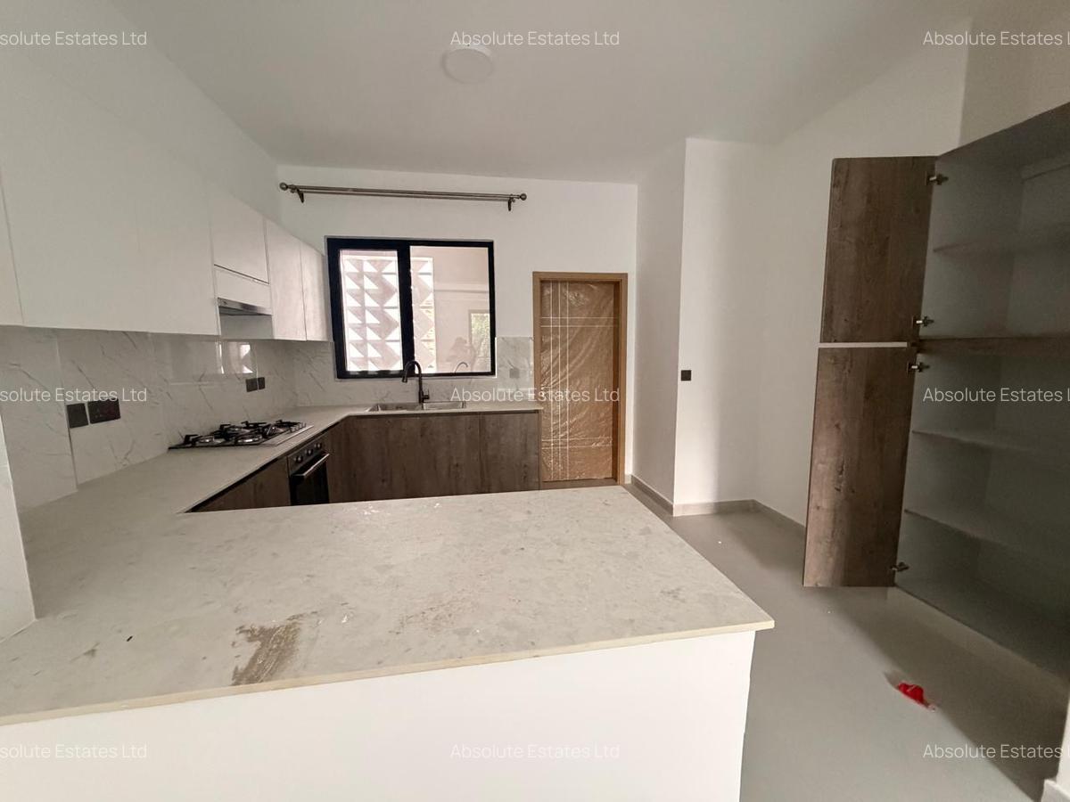 2 Bed Apartment with Gym in Brookside - 4
