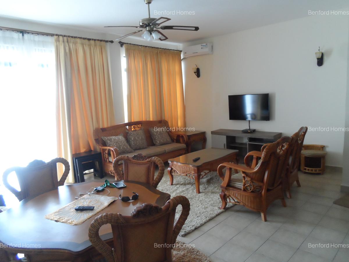 Serviced 3 Bed Apartment with En Suite at Links - 7