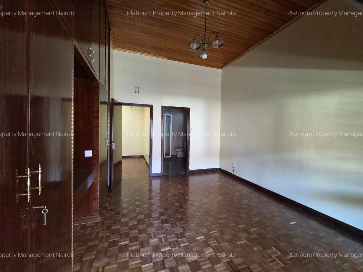 5 Bed House with En Suite at Second Parklands - 13