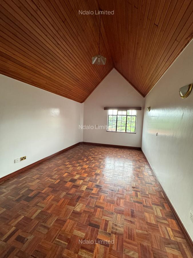 5 Bed Townhouse with En Suite at Lavington - 20