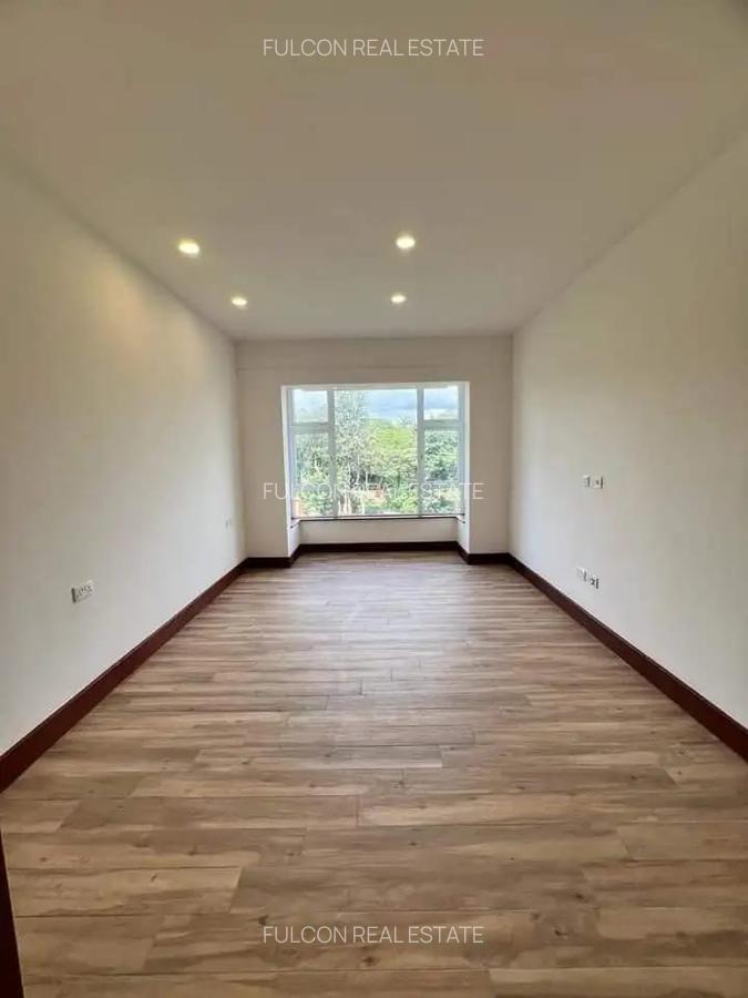 5 Bed Apartment with En Suite in Parklands - 8