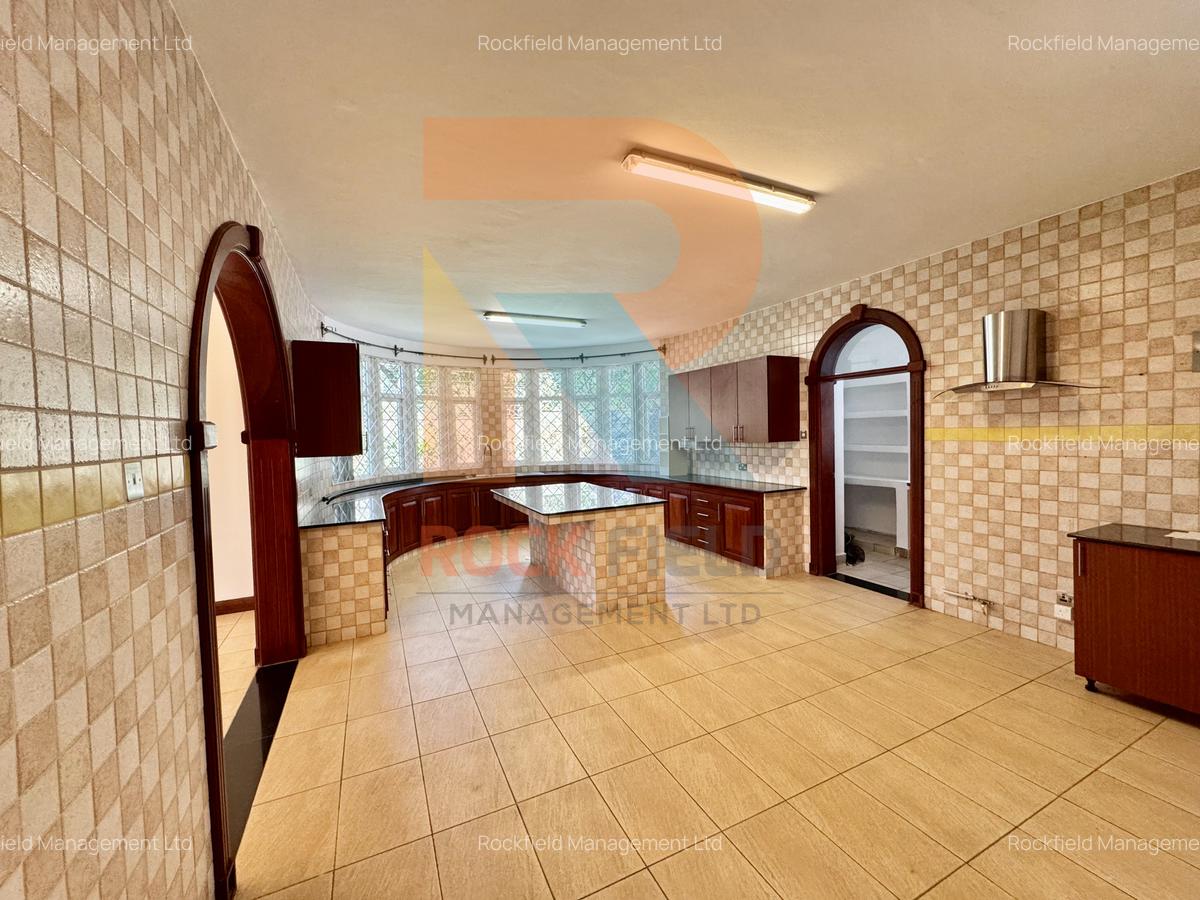 5 Bed Townhouse with En Suite in Rosslyn - 10