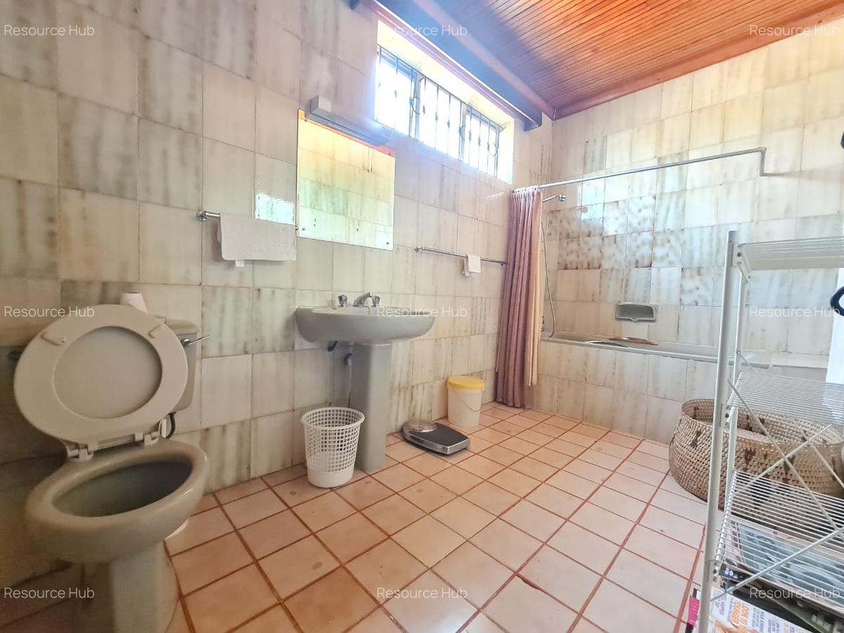 5 Bed House with En Suite at Nyari - 14