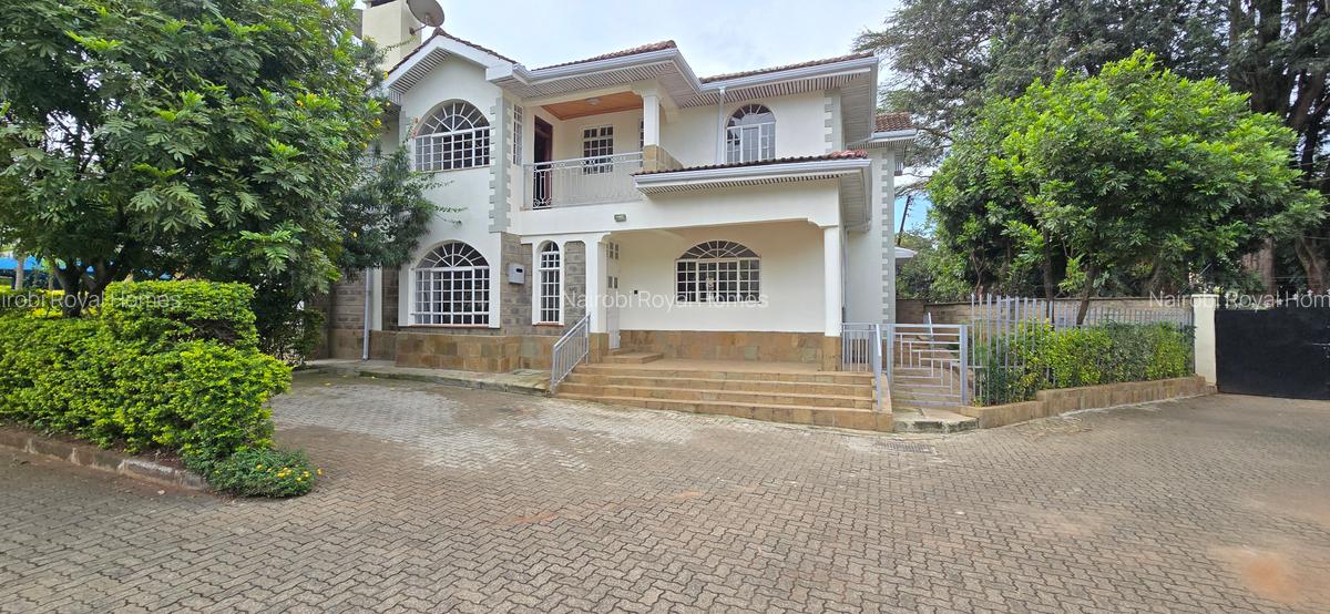 5 Bed Townhouse with En Suite at Lavington Road - 2