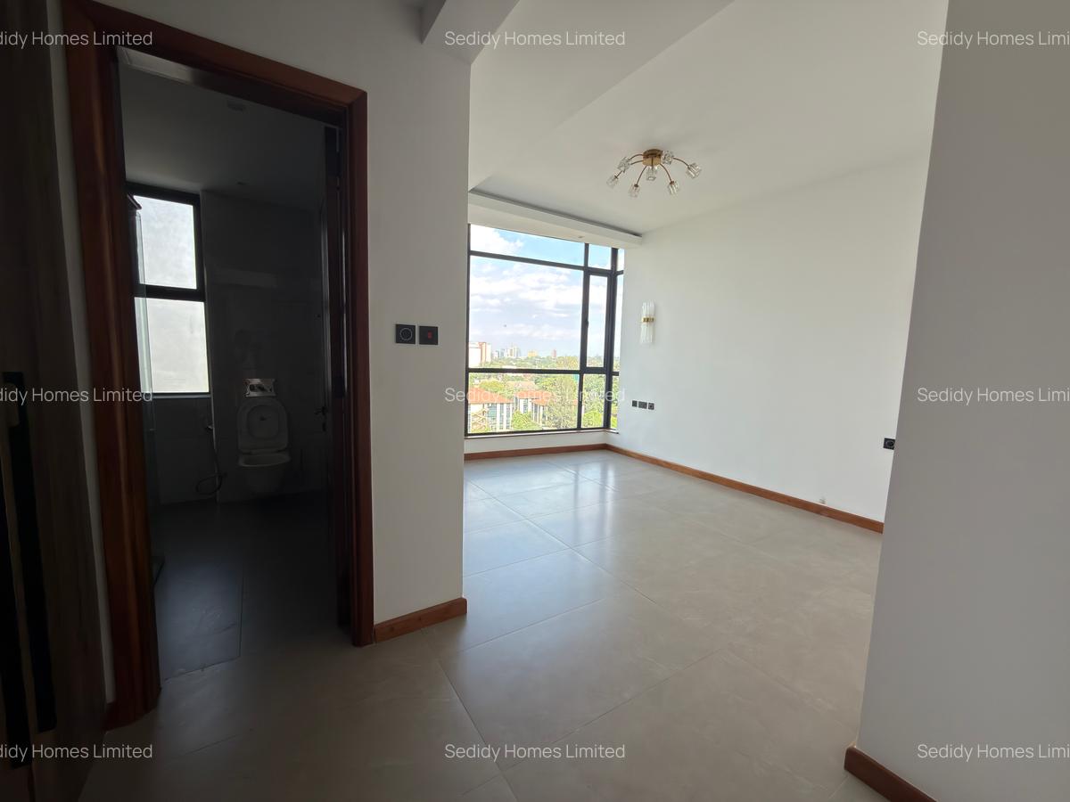 3 Bed Apartment with En Suite in Riverside - 10