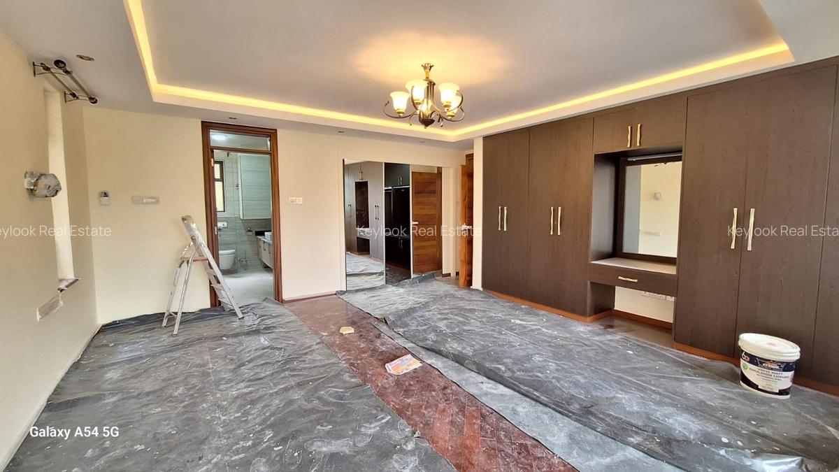 5 Bed Townhouse with En Suite at Lavington Green - 5