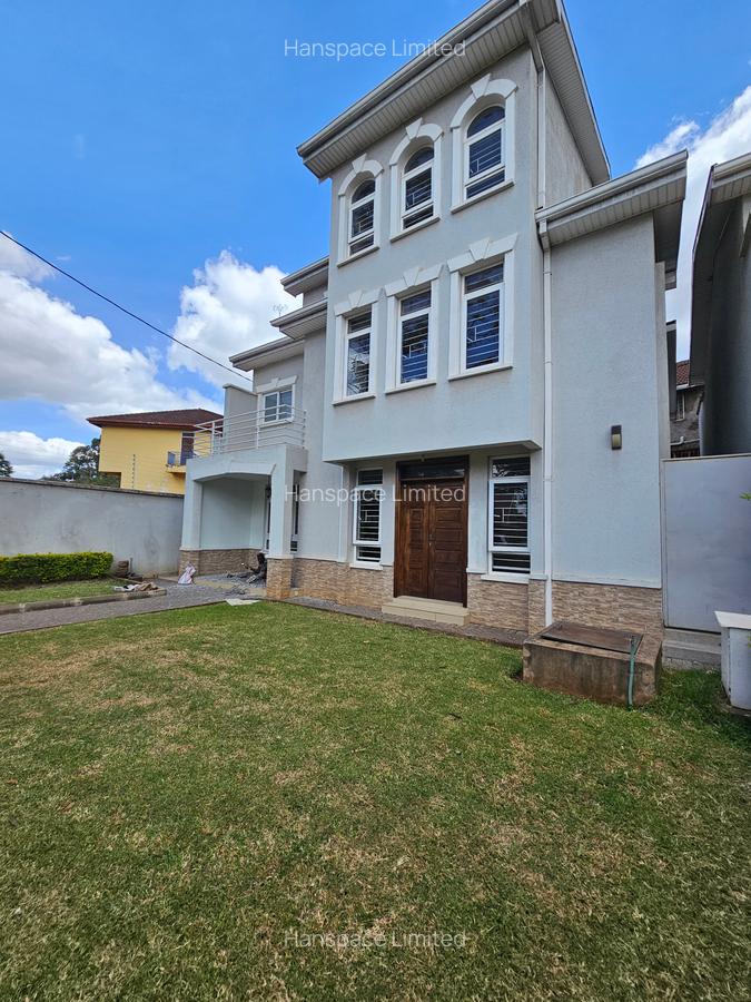 5 Bed Villa with En Suite in Lavington - 2