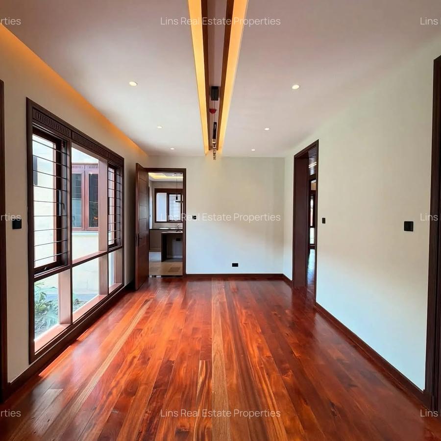 4 Bed House with En Suite in Runda - 17