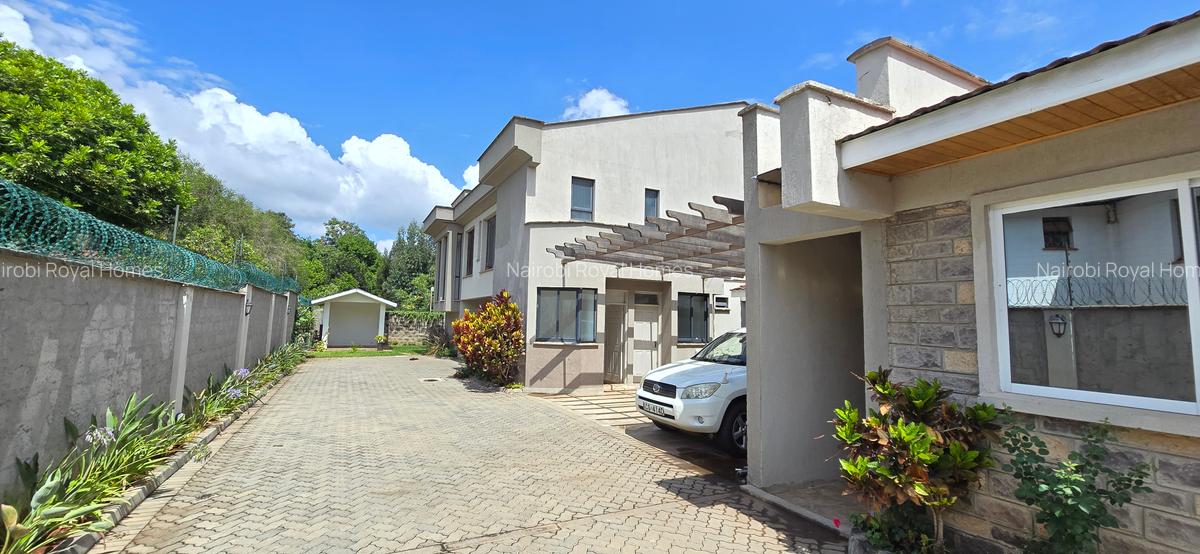 6 Bed Townhouse with En Suite at Lavington Green - 5