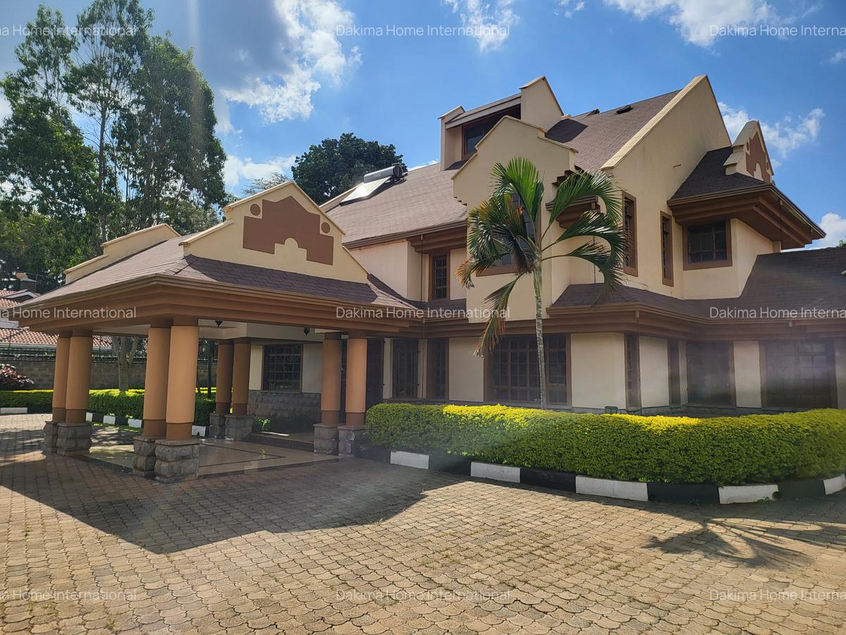 5 Bed House with En Suite in Runda - 1